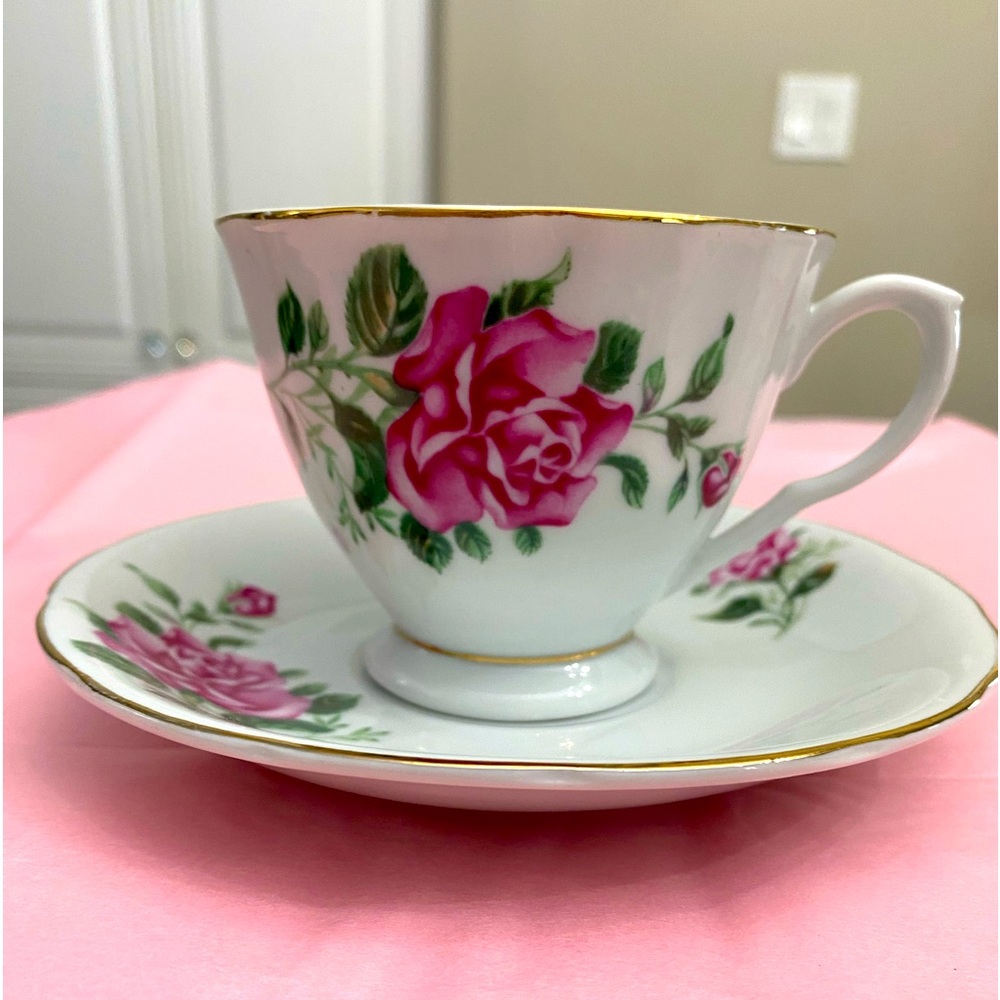 EUC VTG PORCELAIN TEACUP AND SAUCER WITH PINK ROSES AND GOLD TRIM